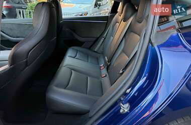 Седан Tesla Model 3 2024 в 