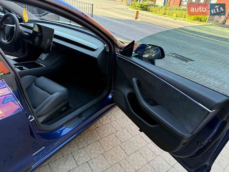 Седан Tesla Model 3 2024 в Львове
