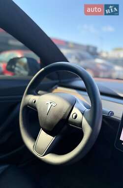 Седан Tesla Model 3 2021 в 