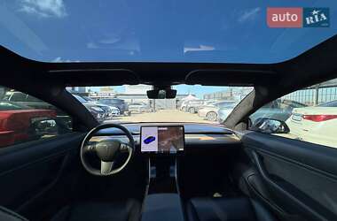 Седан Tesla Model 3 2021 в 