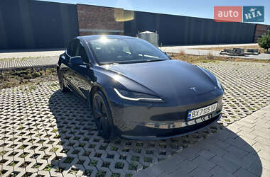 Tesla Model 3 2024