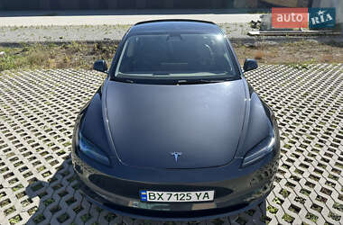 Седан Tesla Model 3 2024 в 