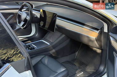 Седан Tesla Model 3 2017 в 