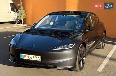 Tesla Model 3 2024