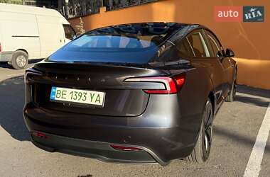 Седан Tesla Model 3 2024 в 
