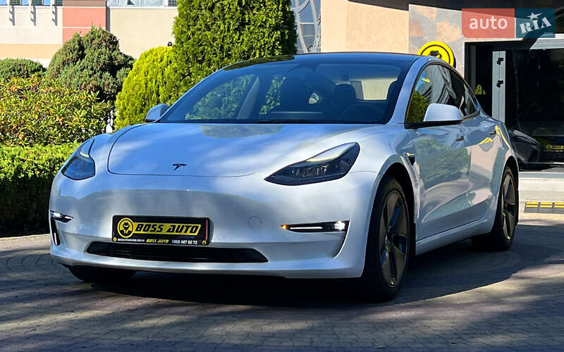 Седан Tesla Model 3 2022 в Львове