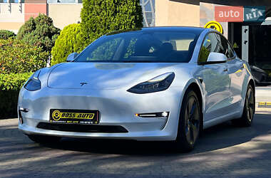 Седан Tesla Model 3 2022 в 