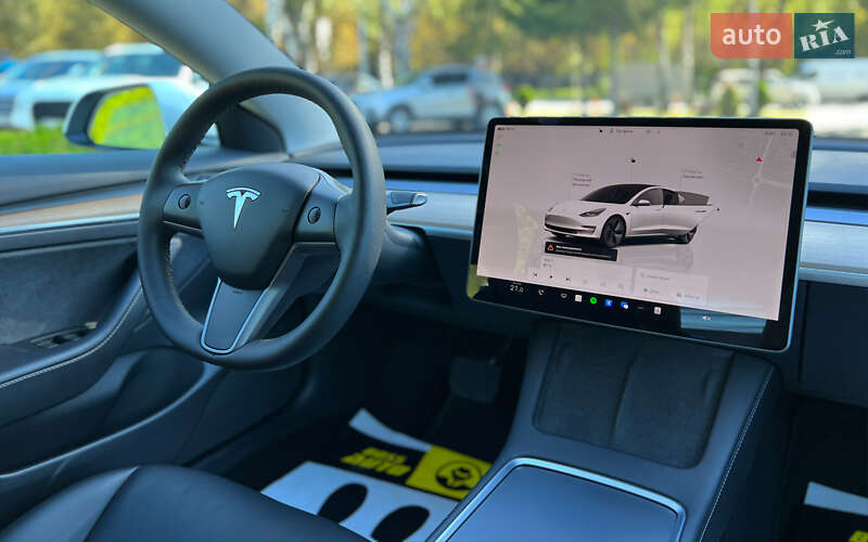 Седан Tesla Model 3 2022 в Львове