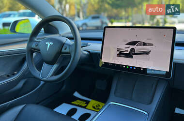 Седан Tesla Model 3 2022 в 