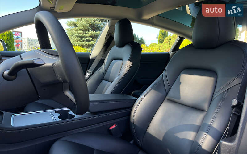 Седан Tesla Model 3 2022 в Львове