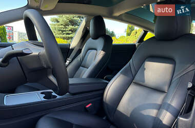 Седан Tesla Model 3 2022 в 