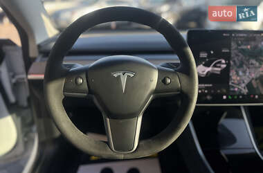 Седан Tesla Model 3 2020 в 