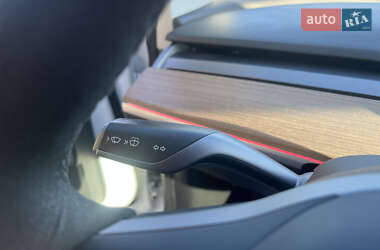 Седан Tesla Model 3 2020 в 