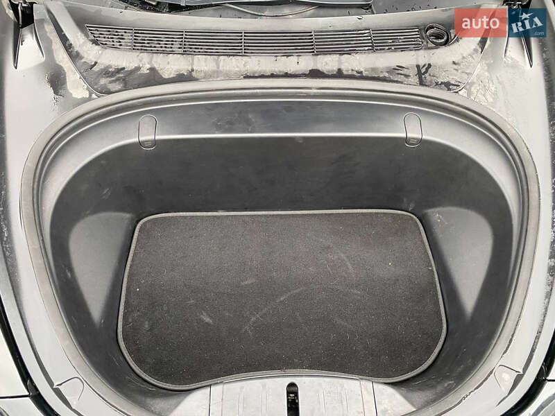 Седан Tesla Model 3 2019 в Львові