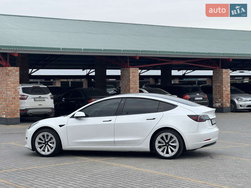 Седан Tesla Model 3 2021 в Львові