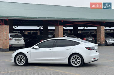 Седан Tesla Model 3 2021 в 
