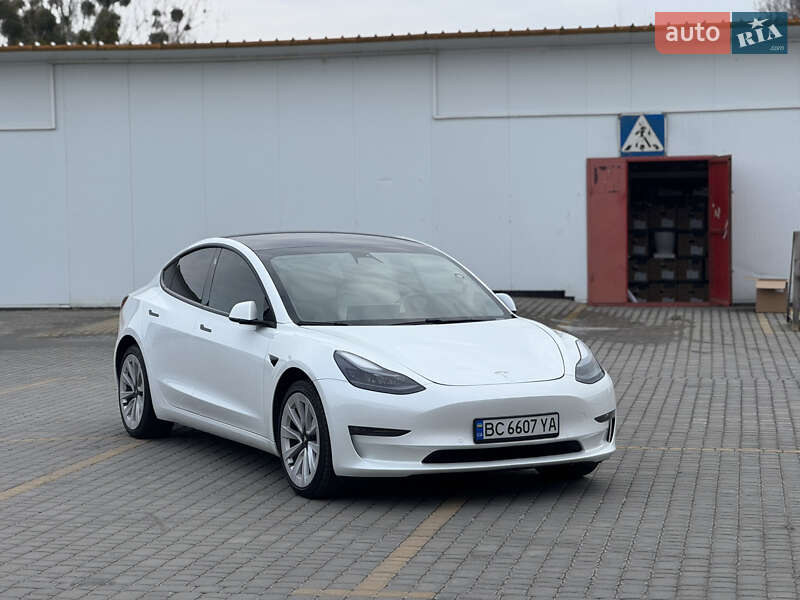 Седан Tesla Model 3 2021 в Львові