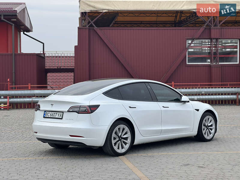 Седан Tesla Model 3 2021 в Львові