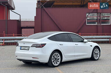 Седан Tesla Model 3 2021 в 
