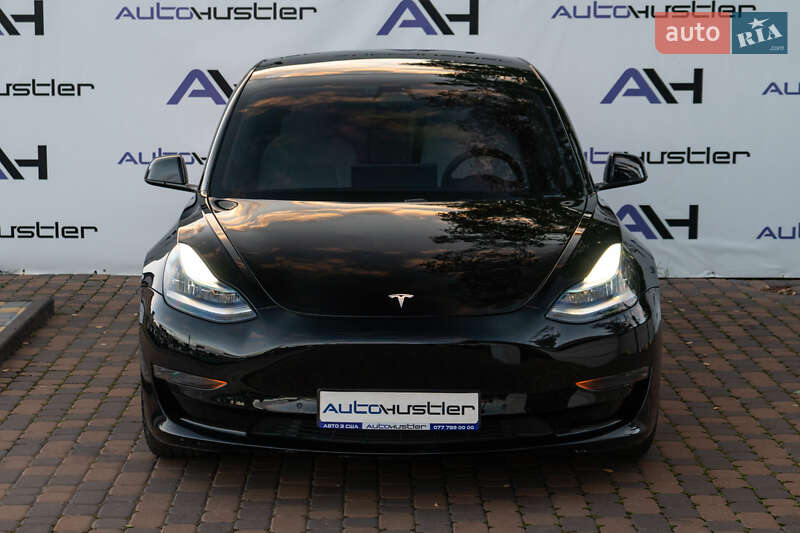 Седан Tesla Model 3 2020 в Киеве