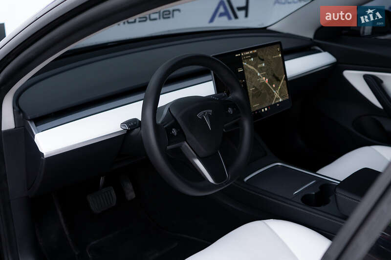 Седан Tesla Model 3 2020 в Киеве