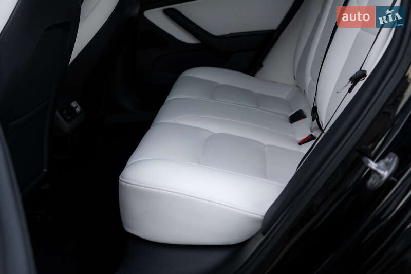 Седан Tesla Model 3 2020 в Киеве