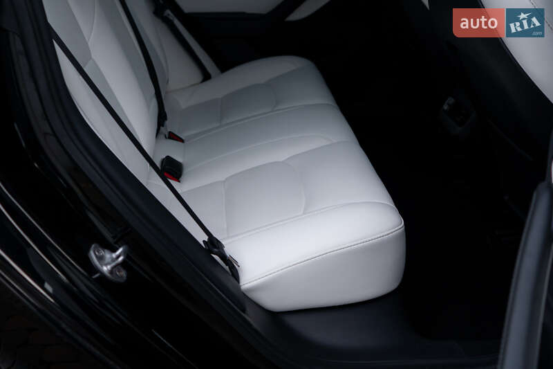 Седан Tesla Model 3 2020 в Киеве