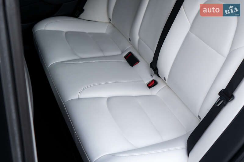 Седан Tesla Model 3 2020 в Киеве