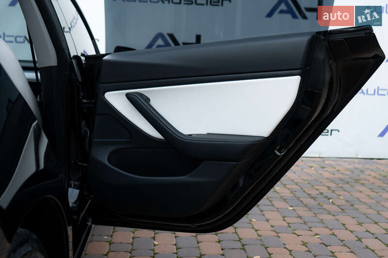 Седан Tesla Model 3 2020 в Киеве