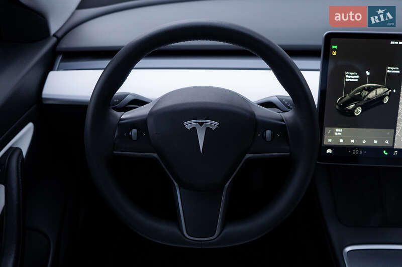 Седан Tesla Model 3 2020 в Киеве