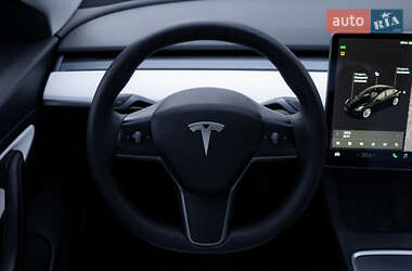 Седан Tesla Model 3 2020 в 