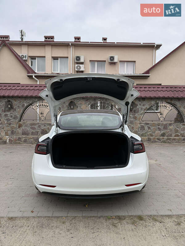 Седан Tesla Model 3 2020 в Радехові