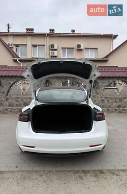 Седан Tesla Model 3 2020 в 