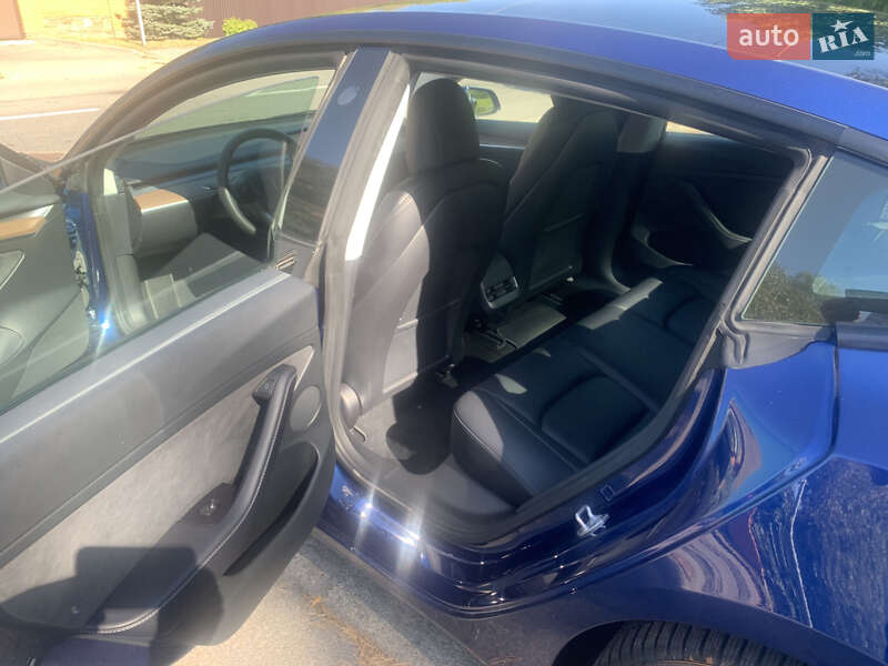 Седан Tesla Model 3 2020 в Киеве