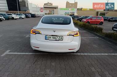 Седан Tesla Model 3 2021 в 