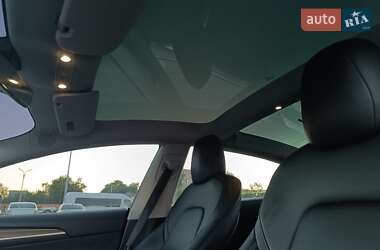 Седан Tesla Model 3 2021 в 