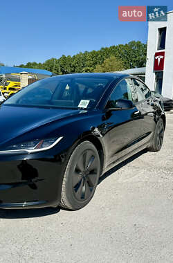 Седан Tesla Model 3 2024 в 