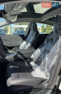 Седан Tesla Model 3 2024 в 
