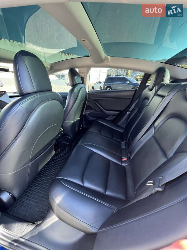 Седан Tesla Model 3 2018 в Одесі