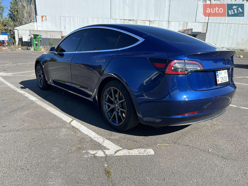 Седан Tesla Model 3 2018 в Одесі