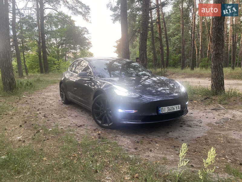 Седан Tesla Model 3 2019 в Прилуках