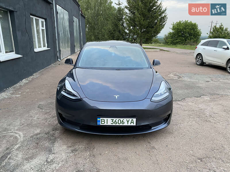 Седан Tesla Model 3 2019 в Прилуках