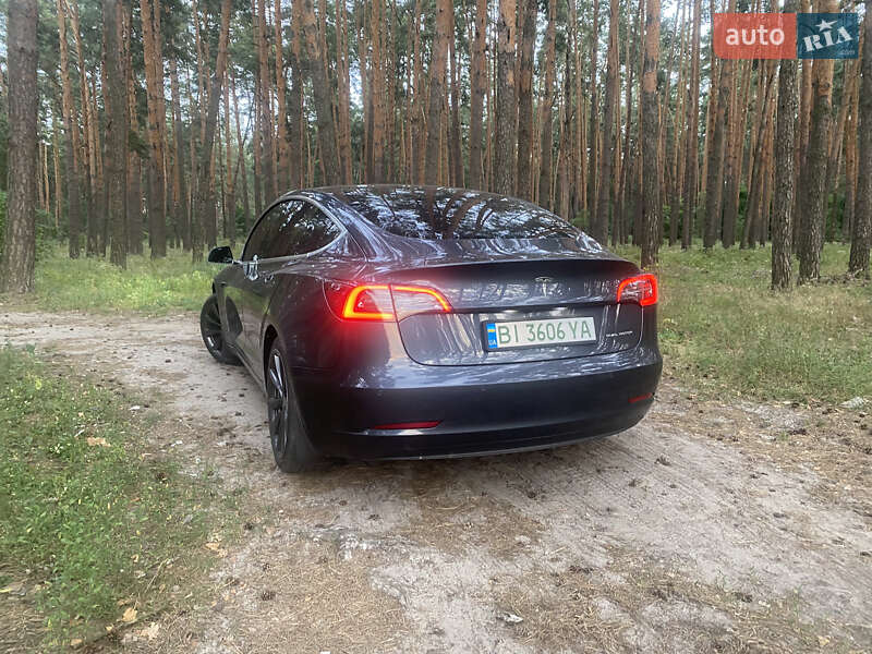 Седан Tesla Model 3 2019 в Прилуках