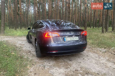 Седан Tesla Model 3 2019 в 
