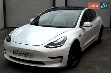 Седан Tesla Model 3 2020 в 