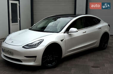 Седан Tesla Model 3 2020 в 