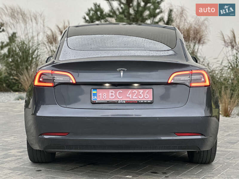 Седан Tesla Model 3 2020 в Луцьку