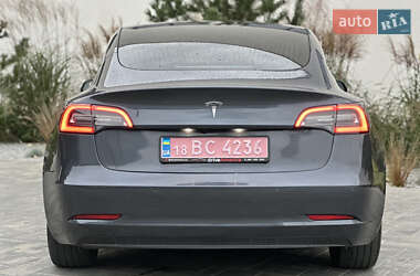Седан Tesla Model 3 2020 в 