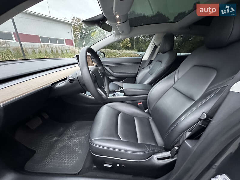 Седан Tesla Model 3 2020 в Луцьку