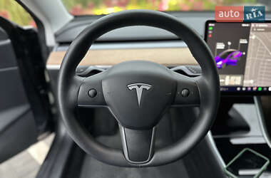 Седан Tesla Model 3 2020 в 